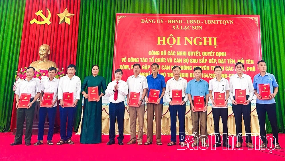 Lạc Sơn công bố các nghị quyết, quyết định về tổ chức bộ máy 