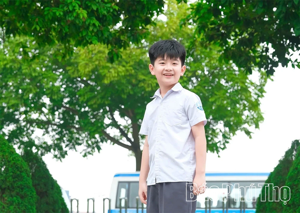 Hai học sinh xuất sắc trở thành đồng thủ khoa đầu vào Trường THCS Văn Lang