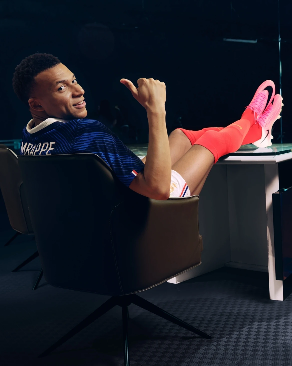 Yêu hay ghét, Kylian Mbappé vẫn là biểu tượng văn hóa mới