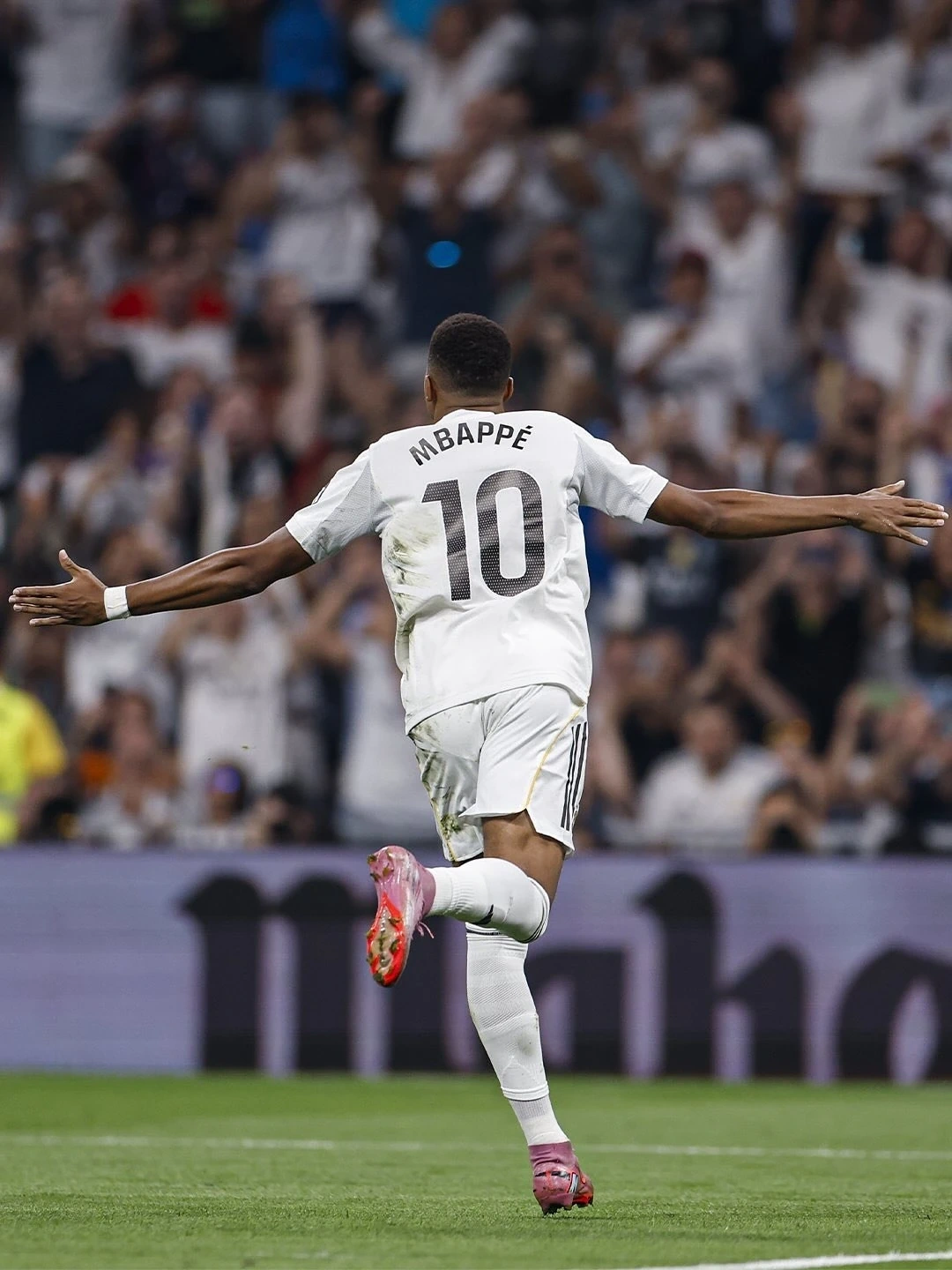 Yêu hay ghét, Kylian Mbappé vẫn là biểu tượng văn hóa mới