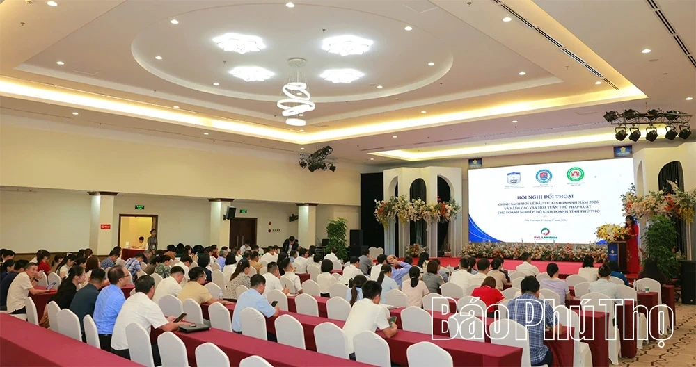 Dialogue on New Investment and Business Policies Held in Phu Tho