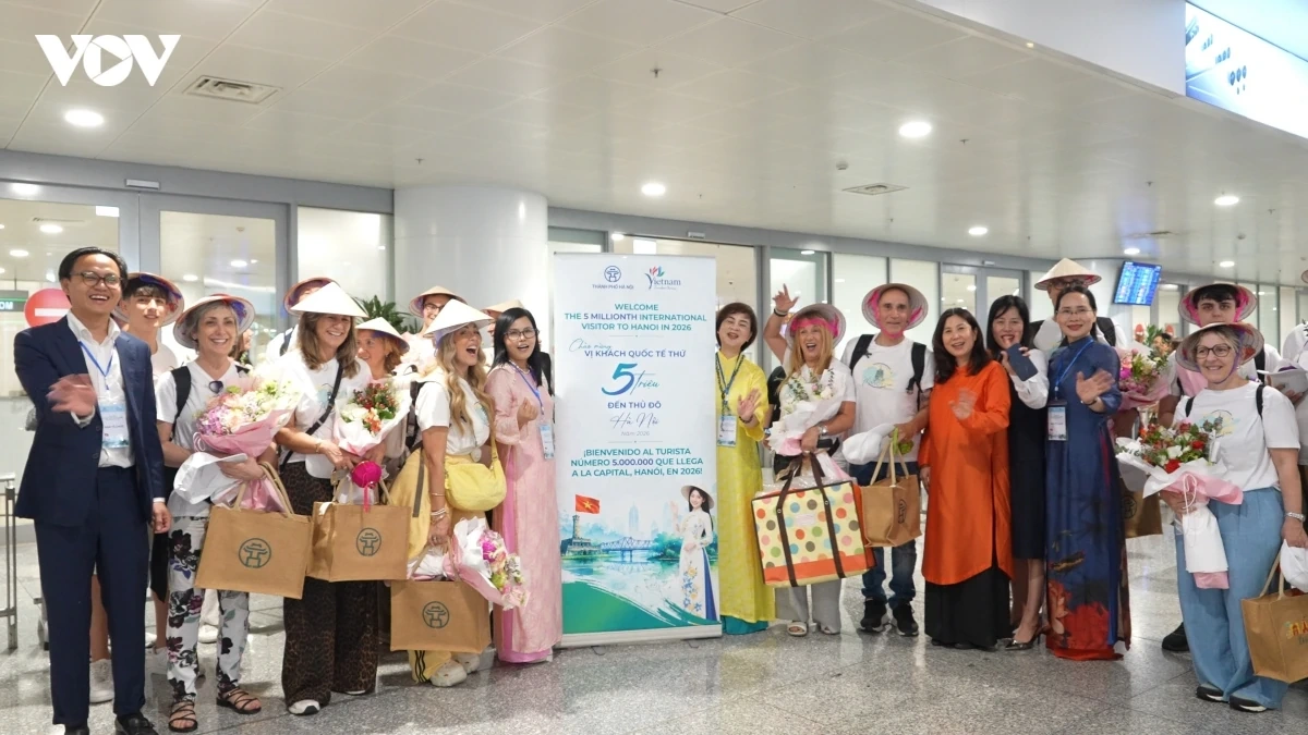 Hà Nội đón vị khách du lịch quốc tế thứ 5 triệu trong năm 2026