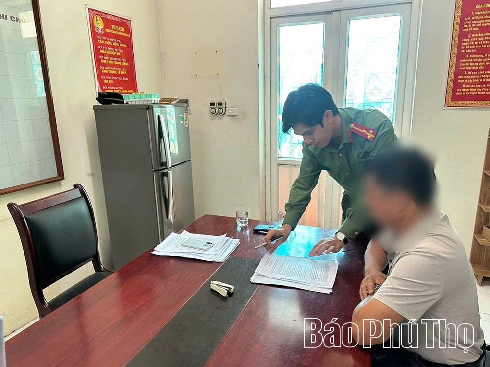 Công an xã Yên Lạc làm việc với các trường hợp liên quan trang “Thoibao.de”