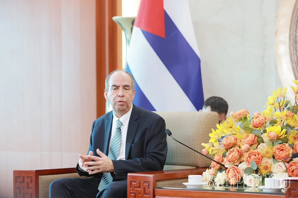 Provincial Party Secretary Pham Dai Duong Receives Cuban Ambassador to Vietnam