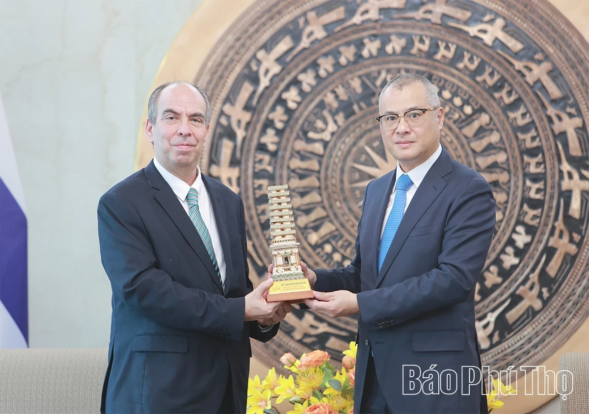 Provincial Party Secretary Pham Dai Duong Receives Cuban Ambassador to Vietnam