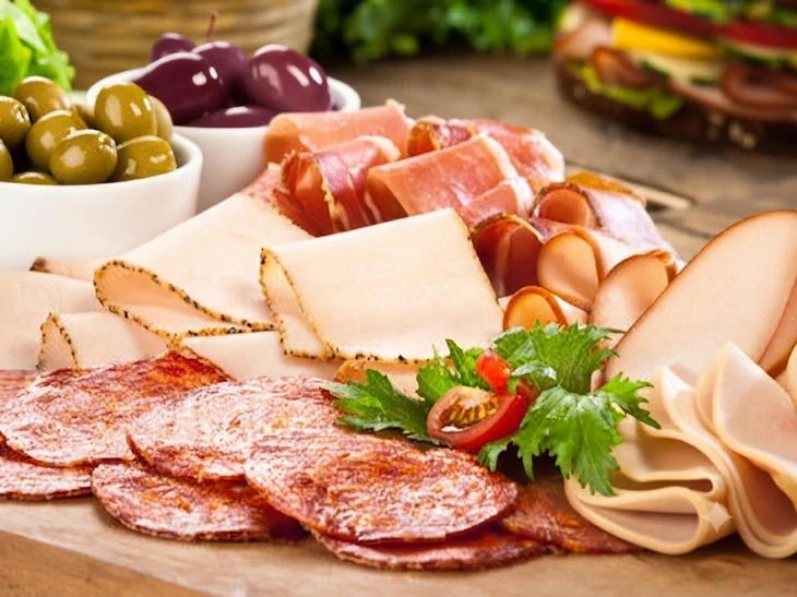 5 loại thực phẩm có thể gây hại cho làn da