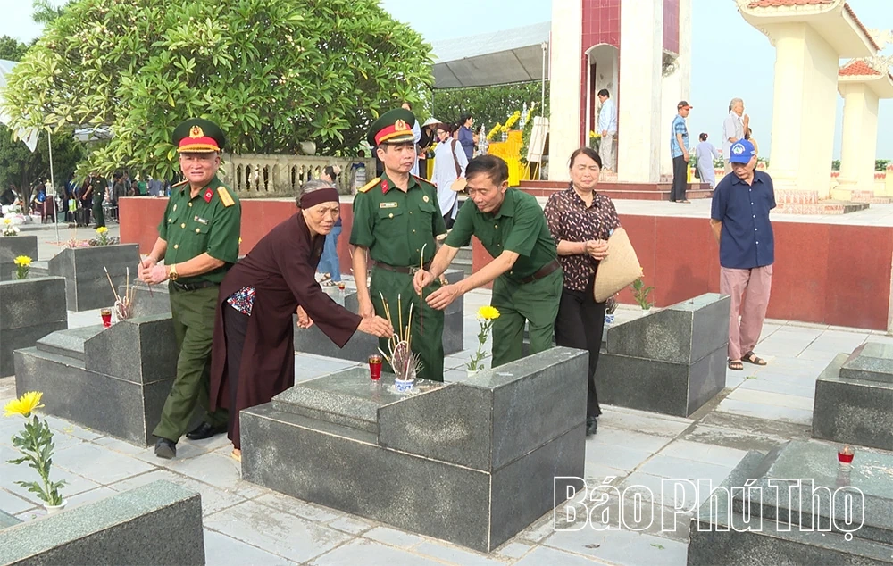 Xã Xuân Lãng tổ chức lễ cầu siêu tưởng niệm, tri ân các anh hùng liệt sĩ