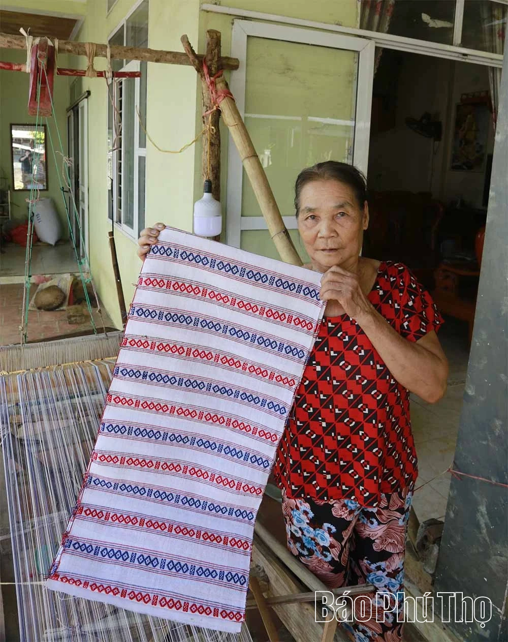 Tiếng thoi khắc khoải giữa đại ngàn - Kỳ 2: Tiếng thở dài bên khung cửi