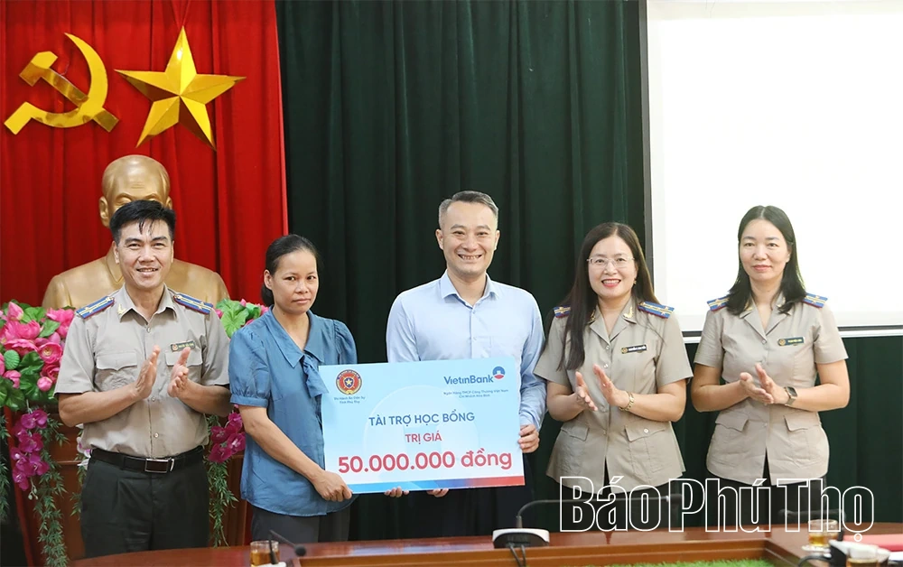 Thi hành án dân sự tỉnh Phú Thọ báo công các Vua Hùng nhân kỷ niệm 80 năm ngày truyền thống