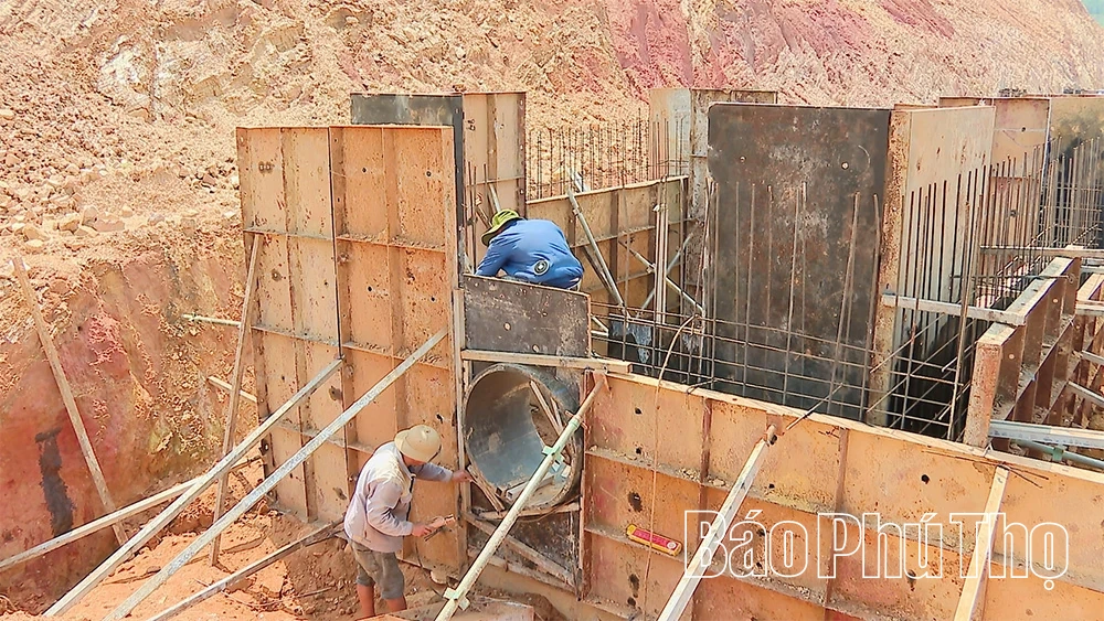 Đẩy nhanh tiến độ thi công Dự án Hồ chứa nước Thục Luyện