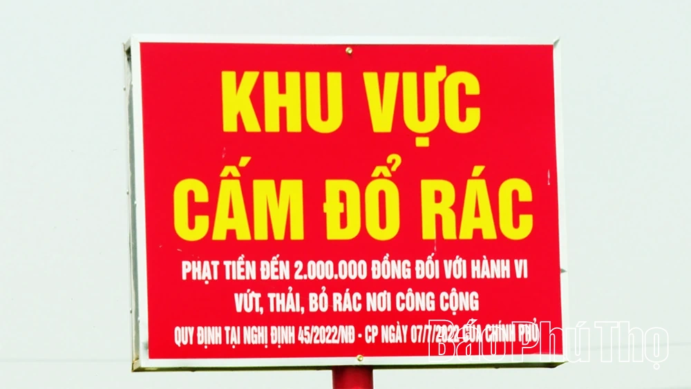 Cần chấm dứt tình trạng đổ rác thải tràn lan khu vực gần cầu Bờ Chè