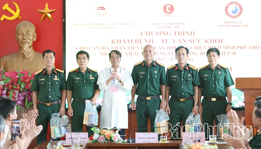Khám bệnh, tư vấn sức khỏe cho cán bộ, hội viên Hội Cựu chiến binh