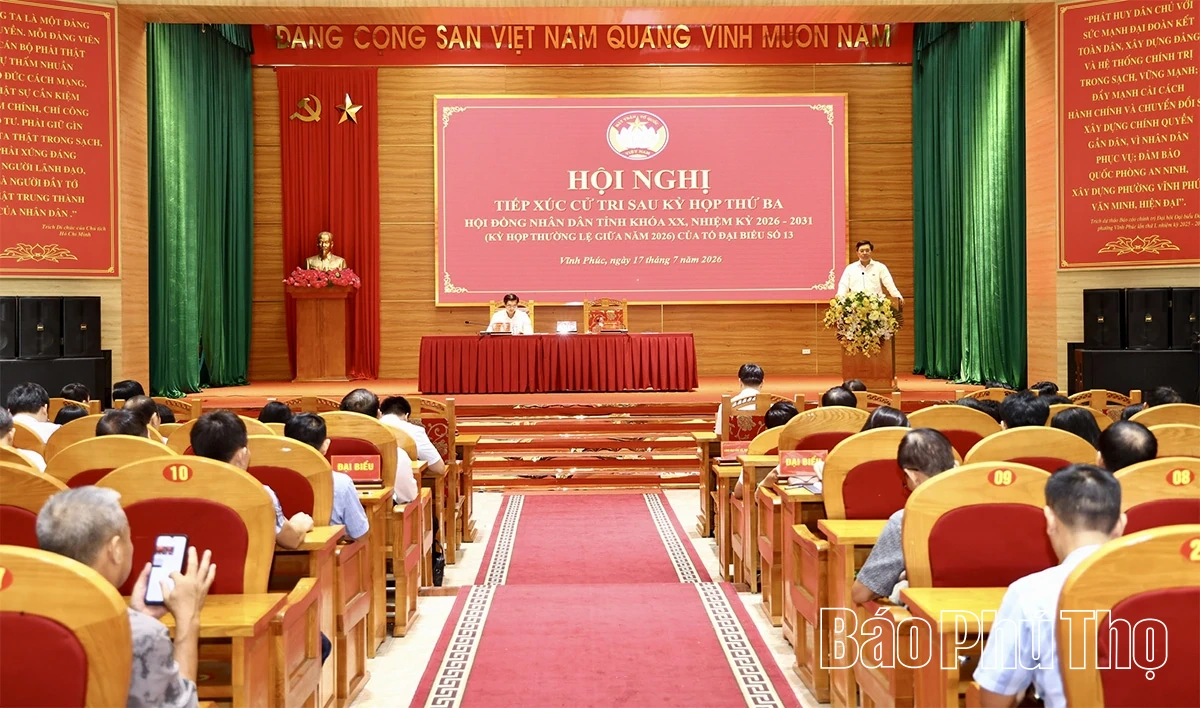 Chủ tịch UBND tỉnh Trần Duy Đông tiếp xúc cử tri sau Kỳ họp thứ Ba