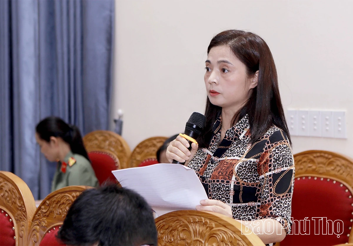 Chủ tịch UBND tỉnh Trần Duy Đông tiếp xúc cử tri sau Kỳ họp thứ Ba