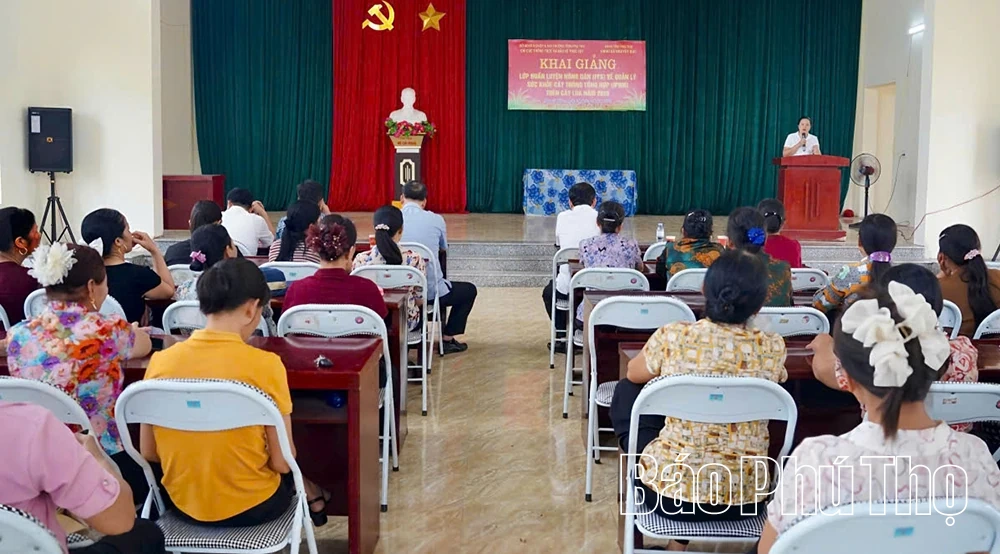 Khai giảng lớp huấn luyện nông dân về quản lý sức khỏe cây trồng tổng hợp