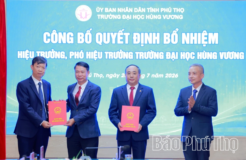 Công bố quyết định bổ nhiệm Hiệu trưởng, Phó Hiệu trưởng Trường Đại học Hùng Vương