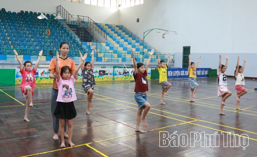 Sân tập cộng đồng - điểm hẹn sức khỏe của người dân Phù Ninh
