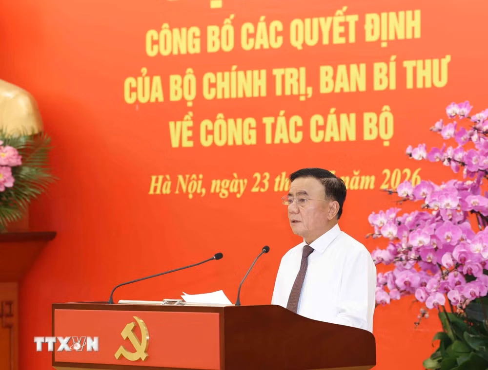 Công bố các quyết định của Bộ Chính trị, Ban Bí thư về công tác cán bộ
