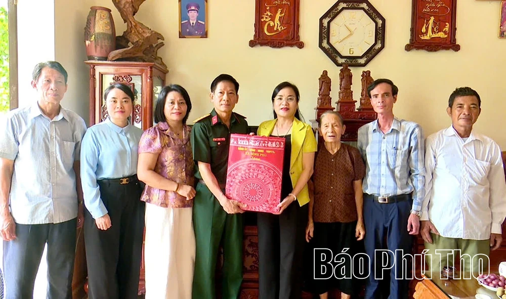 Bình Phú dâng hương tưởng niệm các Anh hùng liệt sĩ, tri ân người có công với cách mạng