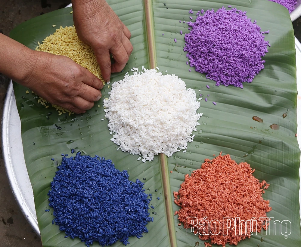 &nbsp;Hương vị núi rừng gửi trong ống nứa