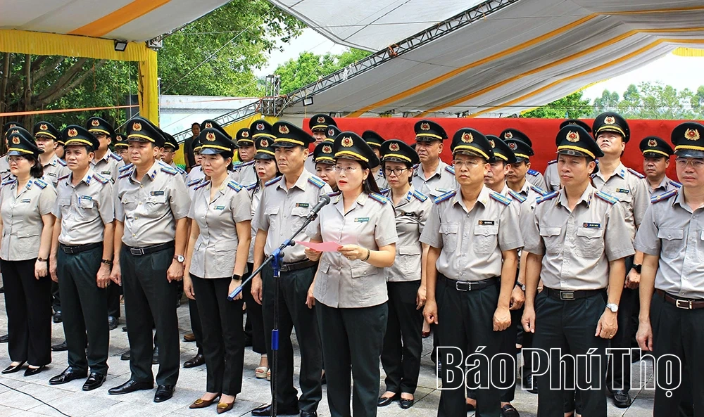 Thi hành án dân sự tỉnh Phú Thọ dâng hương tưởng niệm các Anh hùng liệt sĩ