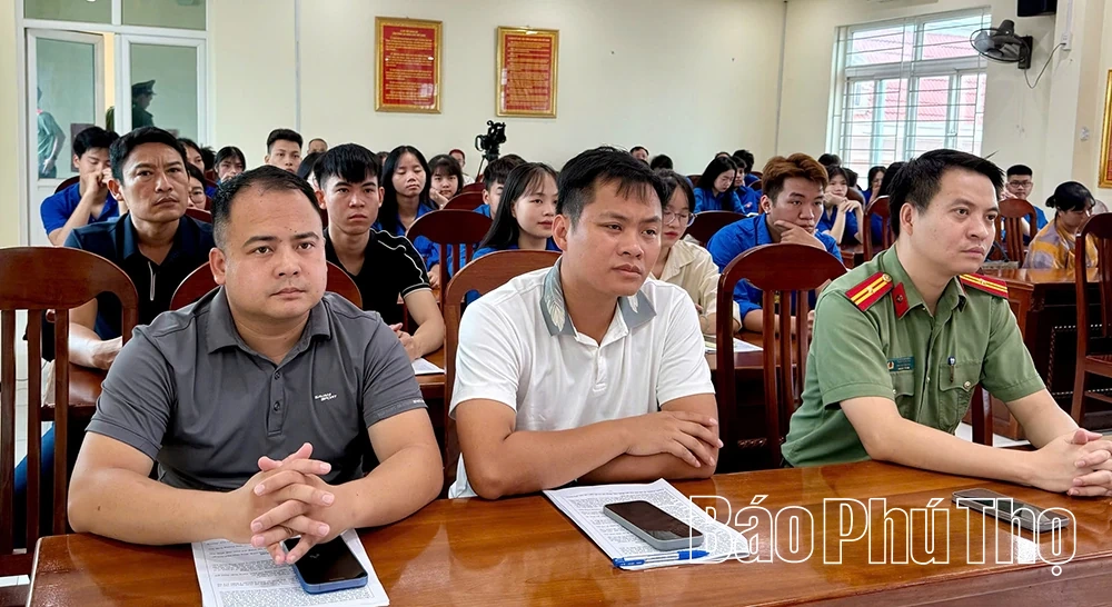 Ra mắt “Đội Thanh niên xung kích vì Nhân dân phục vụ” xã Yên Lạc