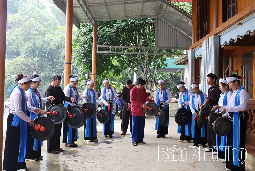 “Giữ lửa” văn hóa dân tộc Mường
