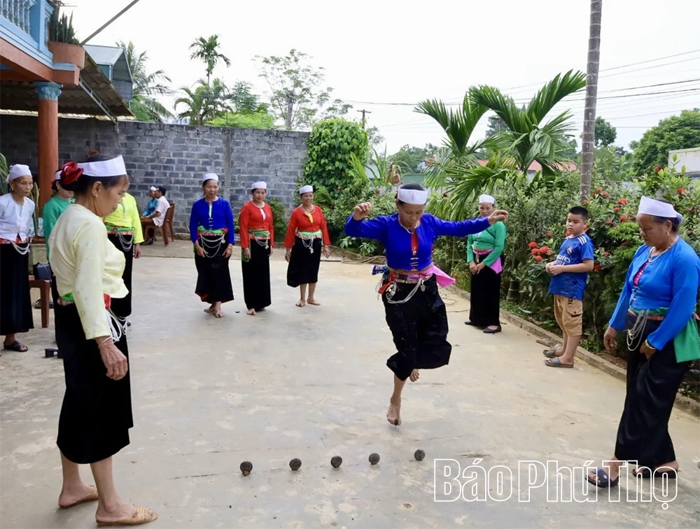 “Giữ lửa” văn hóa dân tộc Mường