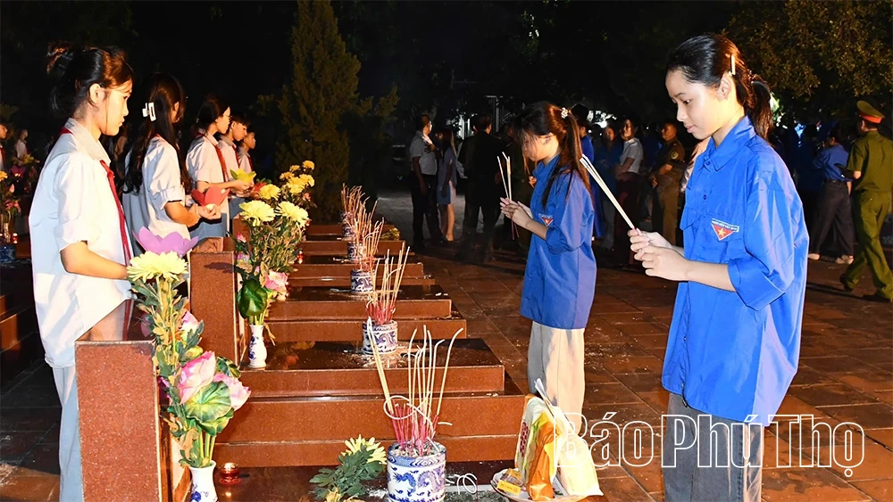 Lễ viếng, tri ân các Anh hùng liệt sĩ tại xã Vĩnh Tường&nbsp;