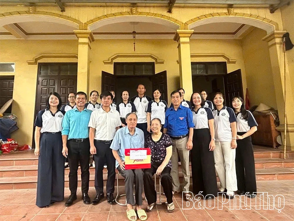 Nhiều trường học tổ chức hoạt động tri ân hướng tới Ngày Thương binh - Liệt sĩ