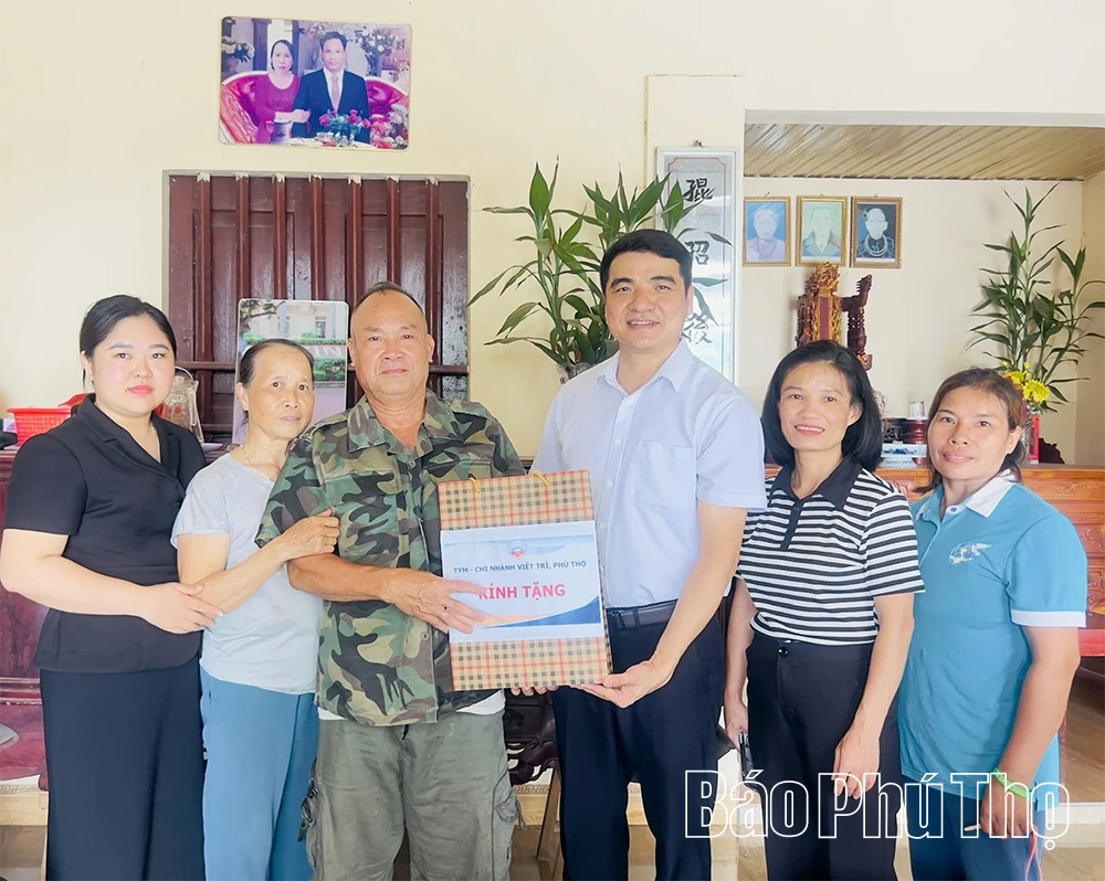 TYM Chi nhánh Việt Trì, Phú Thọ tặng quà gia đình chính sách nhân kỷ niệm Ngày Thương binh - Liệt sĩ 27/7