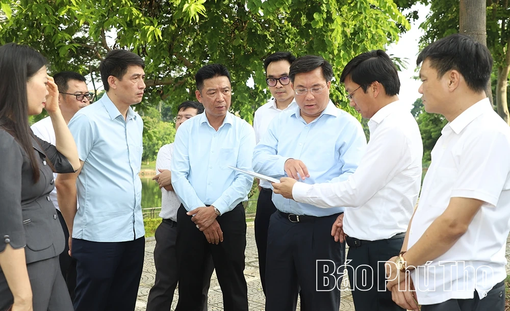 Chủ tịch UBND tỉnh Trần Duy Đông kiểm tra tiến độ triển khai các dự án nhà ở xã hội tại khu vực đô thị Việt Trì