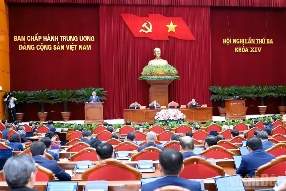 Ban hành nghị quyết về đổi mới mô hình phát triển Việt Nam