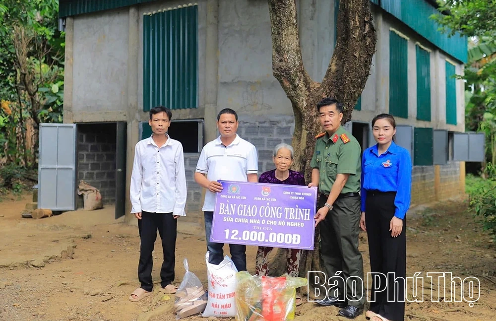 Công &nbsp;an Lạc Sơn học và làm theo Bác