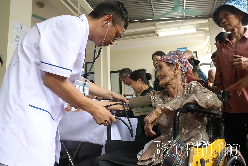 Tháng Bảy tri ân: Viết tiếp những câu chuyện nghĩa tình