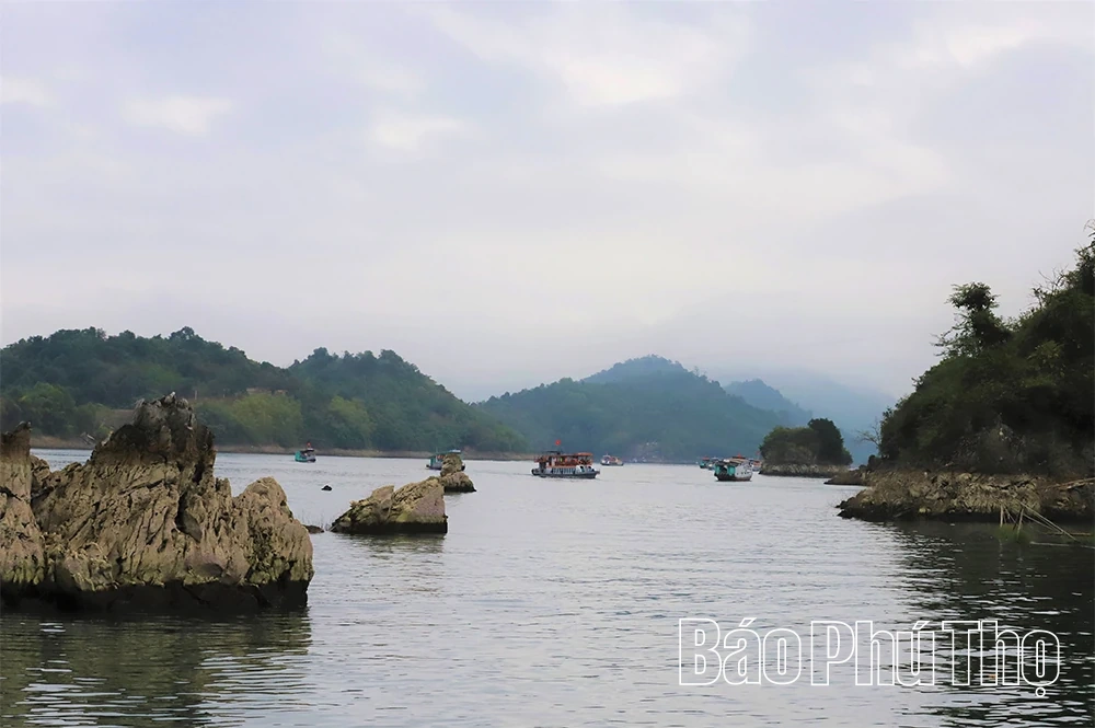 Khám phá du lịch hồ Hoà Bình