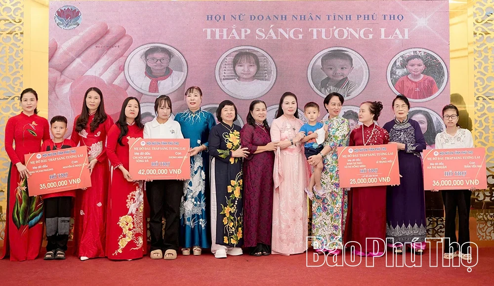 Hội Nữ doanh nhân tỉnh khen thưởng các con đỡ đầu
