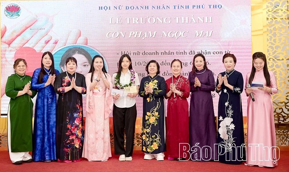 Hội Nữ doanh nhân tỉnh khen thưởng các con đỡ đầu