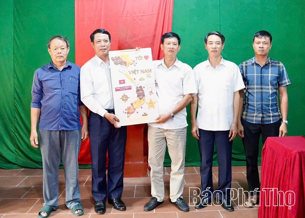 Trưởng Ban Tổ chức Tỉnh ủy Phú Thọ dự sinh hoạt chi bộ tại Đảng bộ xã Tiên Lữ
