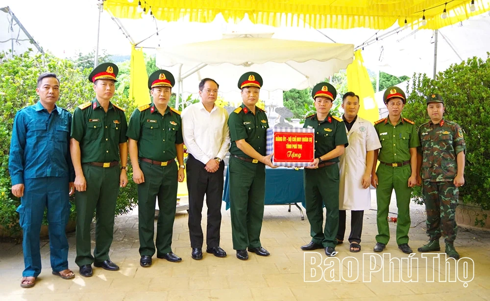 Động viên lực lượng khai quật, lấy mẫu hài cốt liệt sĩ tại xã Thanh Sơn