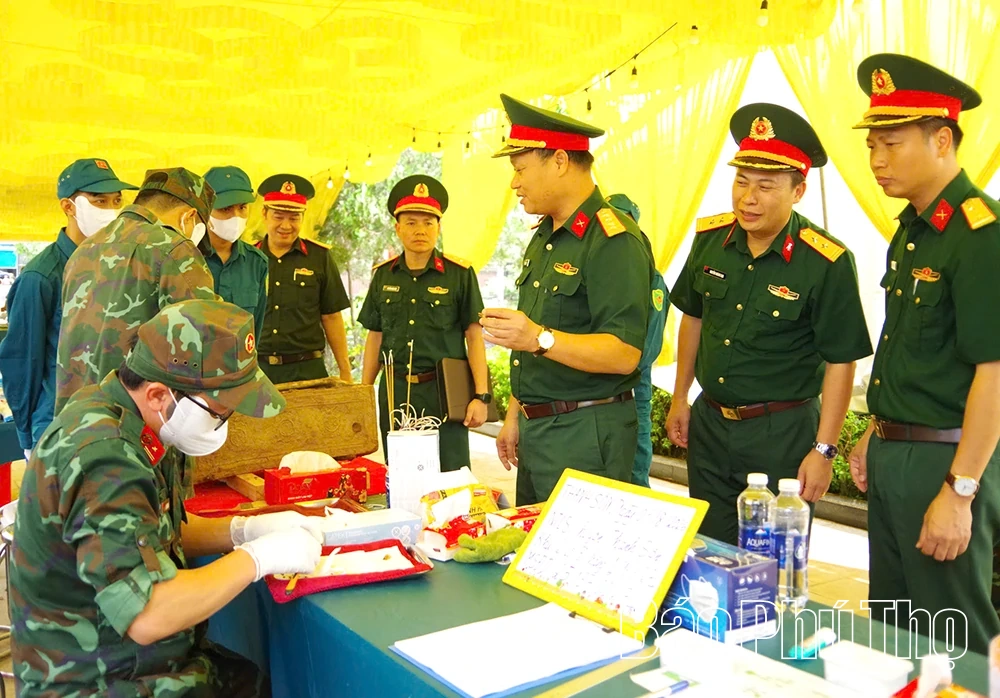 Động viên lực lượng khai quật, lấy mẫu hài cốt liệt sĩ tại xã Thanh Sơn