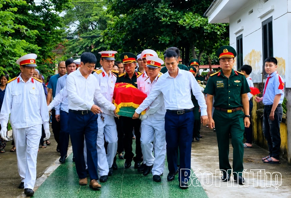 Đón nhận hài cốt liệt sĩ Nguyễn Văn Yến về an táng tại nghĩa trang quê nhà