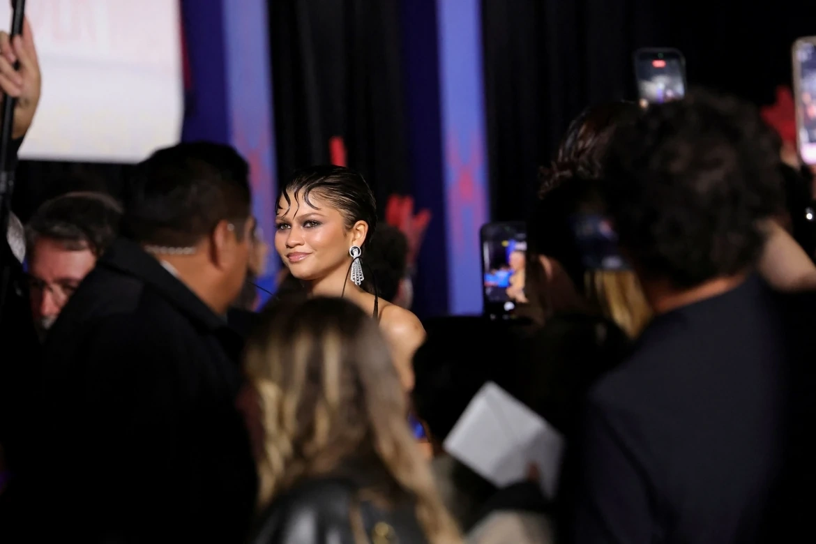 Vì sao internet luôn thích giải mã mọi thứ liên quan đến Zendaya?