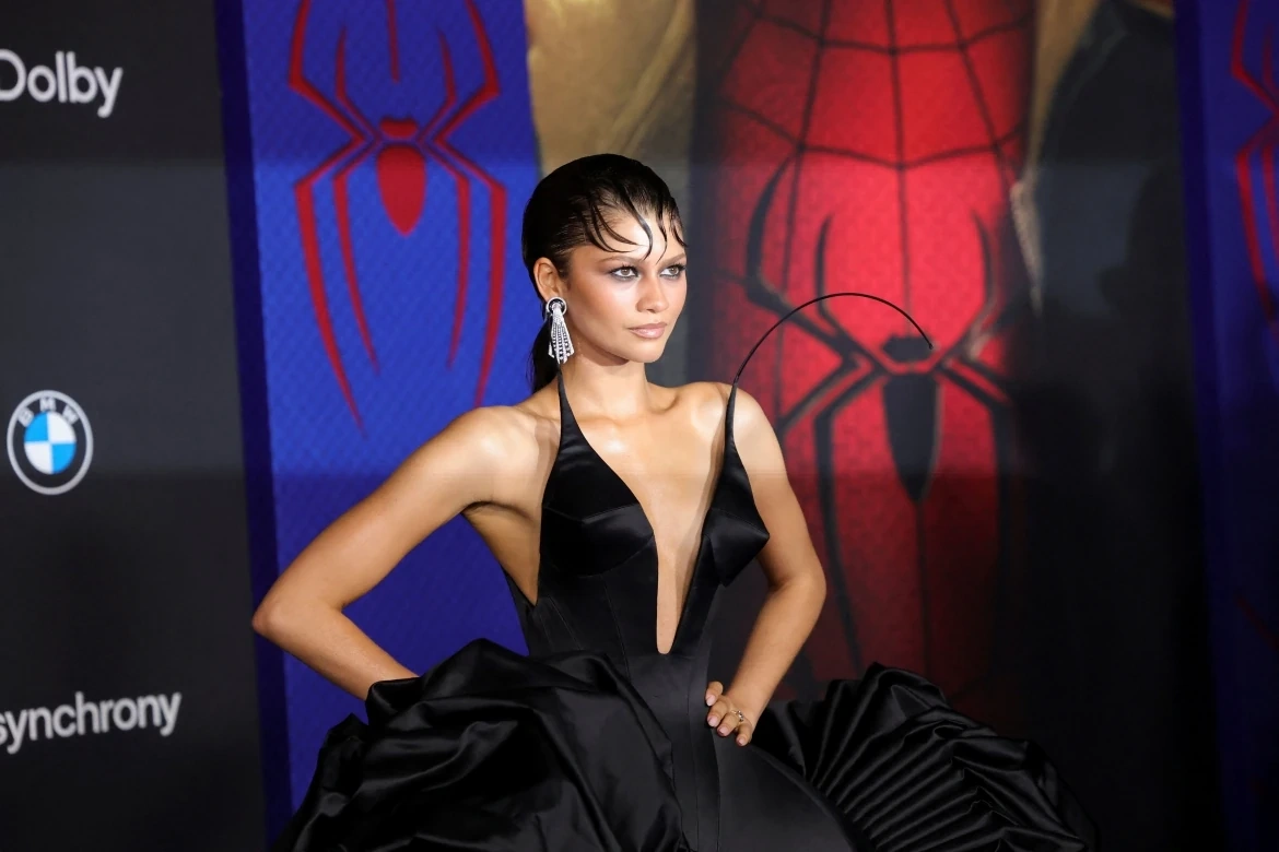 Vì sao internet luôn thích giải mã mọi thứ liên quan đến Zendaya?