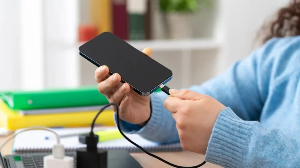 Vừa sạc pin vừa dùng điện thoại có hại pin như nhiều người vẫn nghĩ?