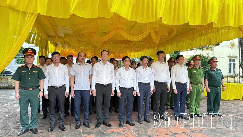 Xã Vĩnh Tường lấy mẫu ADN 31 hài cốt liệt sĩ chưa xác định danh tính