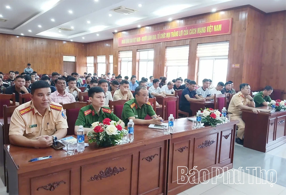 Tuyên truyền pháp luật về an toàn giao thông đường thủy cho hơn 70 doanh nghiệp, tổ chức, cá nhân