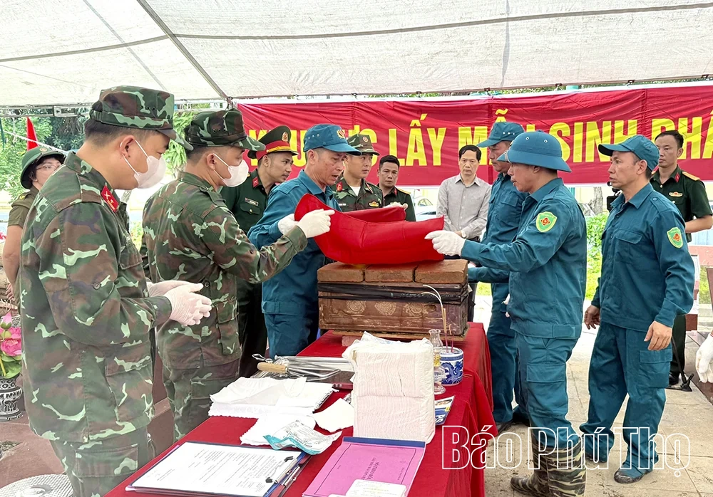 Những người lính sao vuông góp sức tìm tên các Anh hùng liệt sĩ
