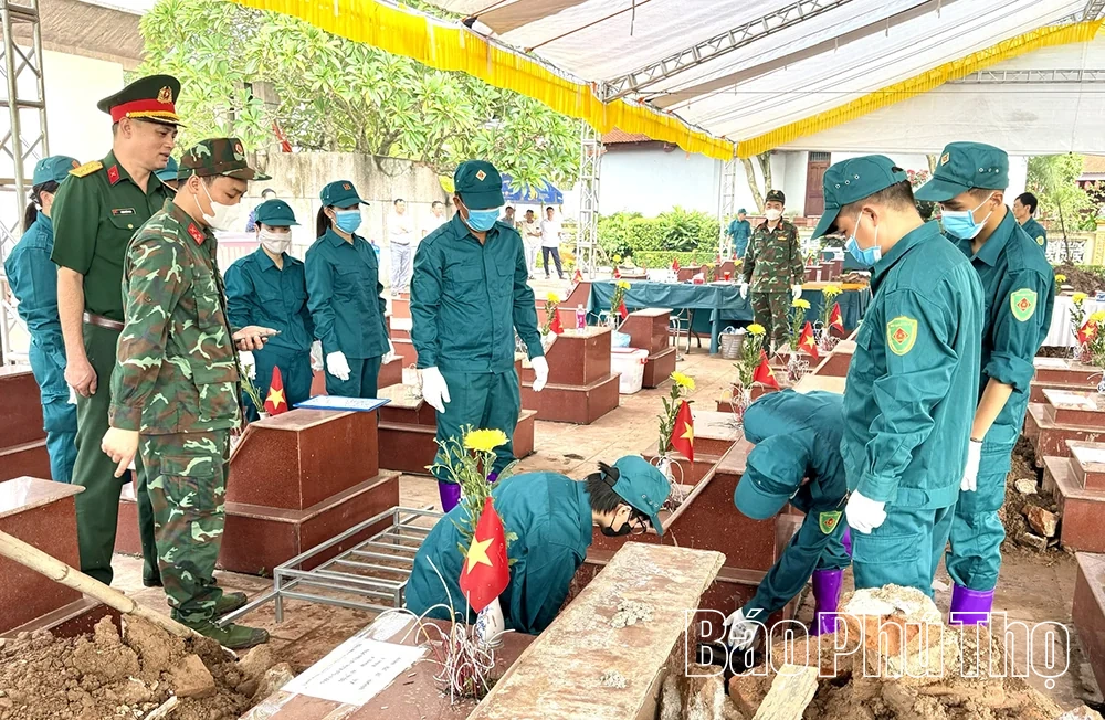 Những người lính sao vuông góp sức tìm tên các Anh hùng liệt sĩ