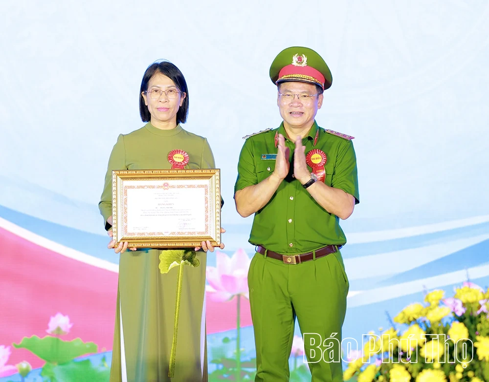 Phó Chủ tịch nước Võ Thị Ánh Xuân dự Ngày hội toàn dân bảo vệ an ninh Tổ quốc tại Công ty TNHH Công nghệ COSMOS 1